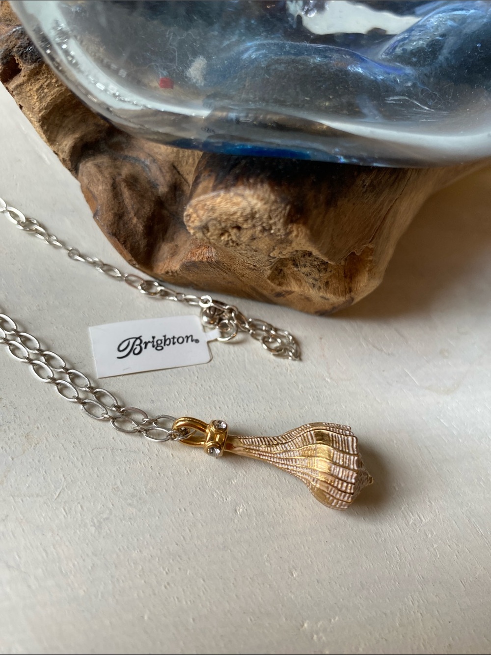Saltwater Gold-Plated Whelk Shells Around the World Drop Pendant Necklace - Picture 3 of 3